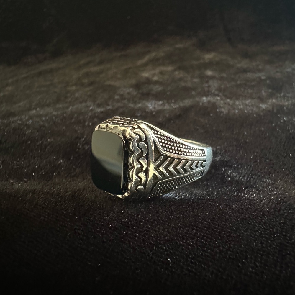 UNISEX VINTAGE STYLE BLACK AGATE STONE SZ 11